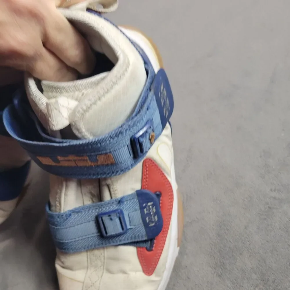 Nike LeBron‎ Soldier 12 Kids Sneakers Size 6.5Y Blue/White/Red